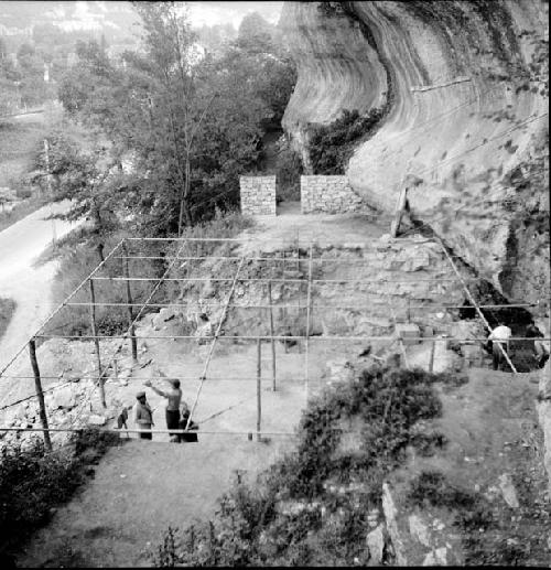 Abri Pataud, general view of excavated area showing the 2 meter grid system