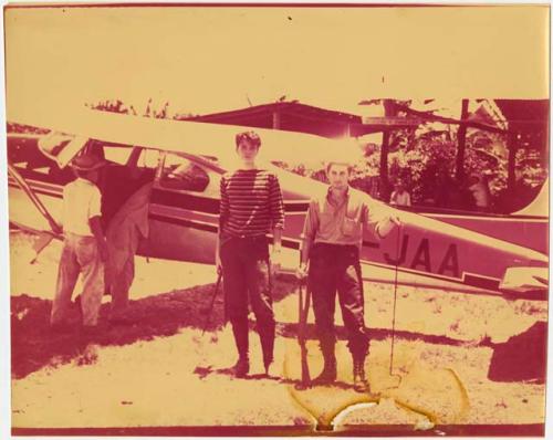 George Mottur and Richard Ross in front of a plane, leaving Tenosique for Lacanja village