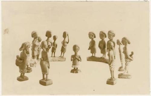 Figurines representing a dance