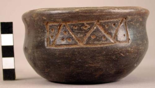 Pottery bowl - Late Yojoa plain or incised ware