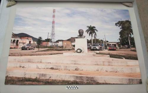 Bust of Agostinho Neto, Gabela, Angola, 2008
