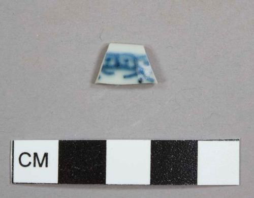 Handpainted blue-on-white porcelain rim sherd, possibly to a bowl or deep saucer