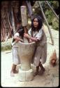 Ika children with mortar and pestle





