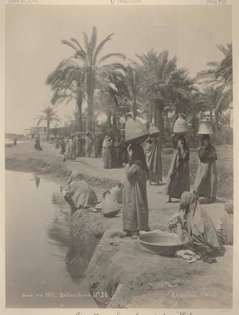 Women along the bank of the NIle