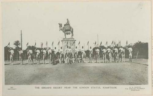 Soldiers in front of the Gordon statue