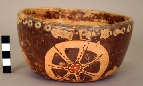 Yojoa polychrome pottery bowl, bold anamalistic style