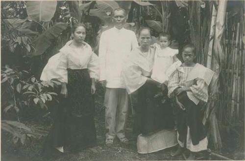 Felix Quenca, presidente, with his family