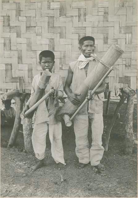 Musicians with bamboo instruments at Mesa