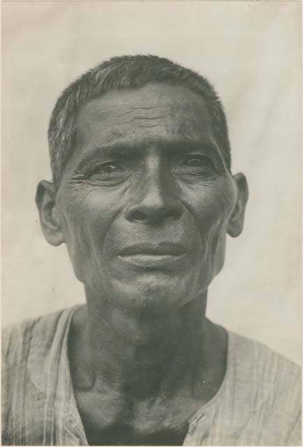 Tagalog man who works as a street vendor