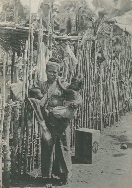 Tagbanua mother and children