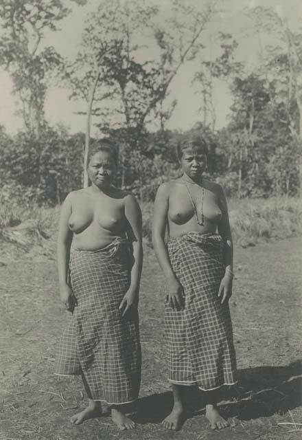 Two Tagbanua women