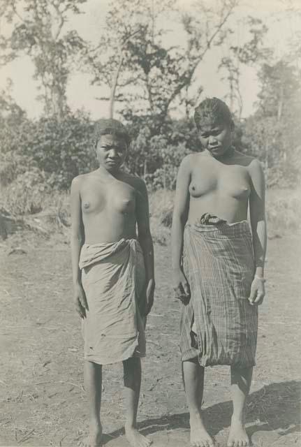 Tagbanua girl and woman