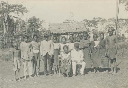 Presidente of Aparauan with his wife, sons, daughters and  daughters' husbands