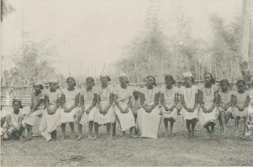 Group of Tinguian women and girls