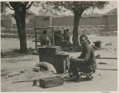 Wandering tinsmith plying his trade in Market Square