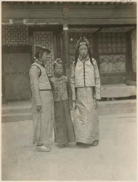 Bride and her two younger sisters