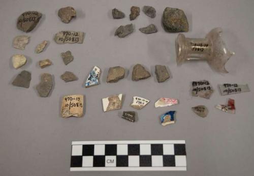 10 glass, 3 glass fragments, 4 pottery, 1 ceramic potsherd, 2 potsherds - blue g