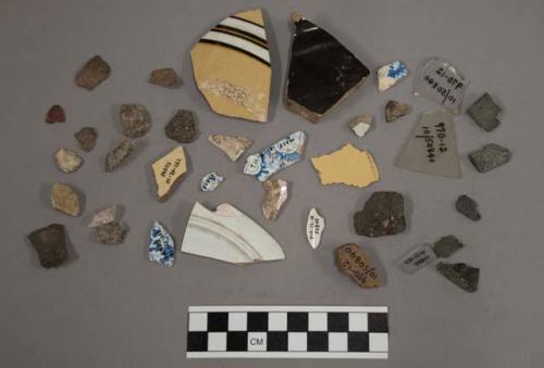 6 pottery, 1 pottery fragment, 5 potsherds with blue glaze, 1 glass, 2 glass fra