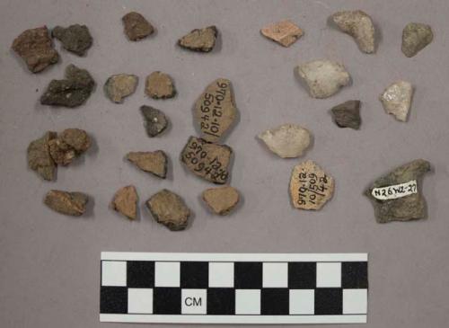 9 fragments quartz and limestone; 14 fragments stone; 17 fragments unglazed pott