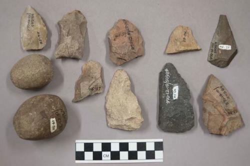 11 bifacial fragments; 3 hammerstones; 1 fragment, stone tool (?)