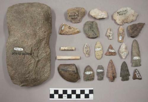 2 fragments white clay pipe; 44 bifacial fragments; 1 stone axe; 1 fragment ston