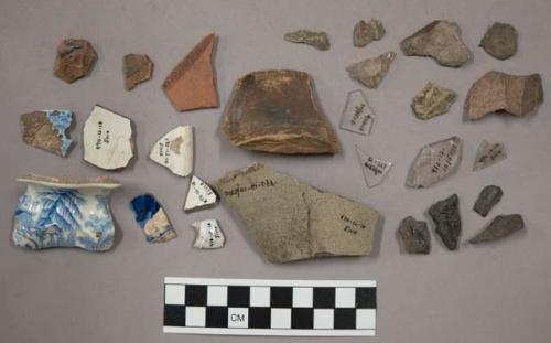 13 pottery, 1 pottery fragment, 5 glass, 4 potsherds with blue glaze, chipping w