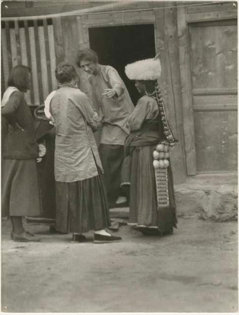 American missionaries talking to Tibetan women