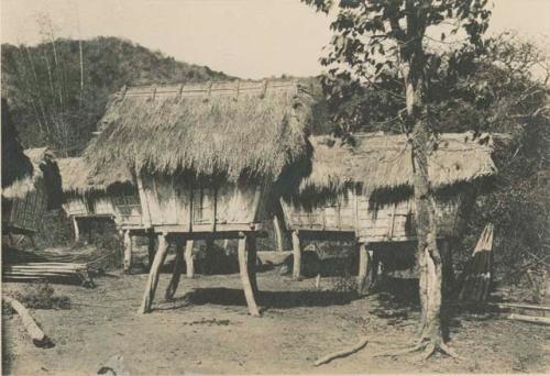 Rice granaries, Baak