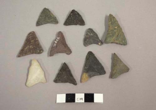 Triangular arrowheads, "single barbed"