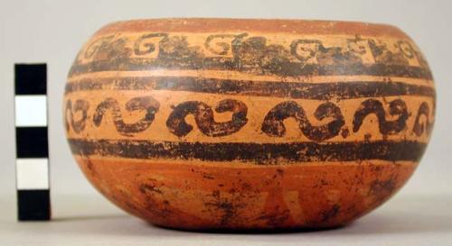 Yojoa polychrome pottery bowl, bold anamalistic style