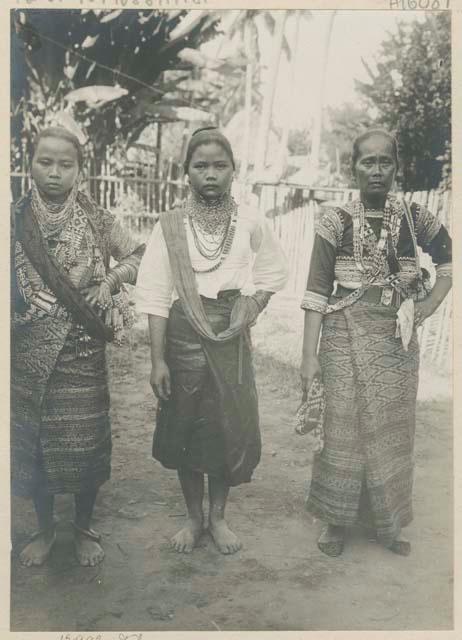 Group of Bagobo women