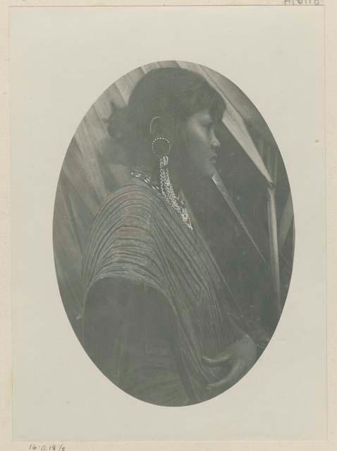 Bilan woman wearing traditional clothing