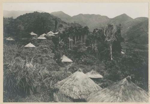 Small groups of houses in Quiangan