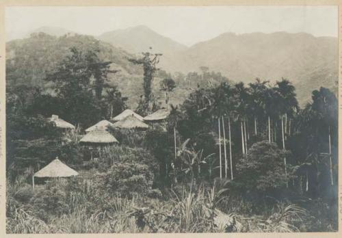 Small groups of houses in Quiangan