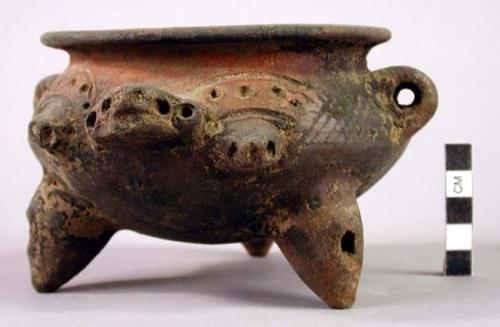 Stone Cist Ware tripod vessel with zoomorphic effigy