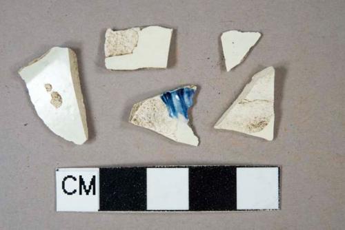 White earthenware lead-glazed, 1 fragment blue on white shell-edged rim