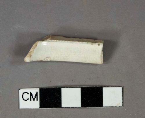 White pearlware vessel base footring fragment, white paste, undecorated