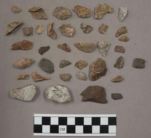 29 quartz pieces; 132 stone chips; 2 pieces bone; 1 fragment pottery unglazed