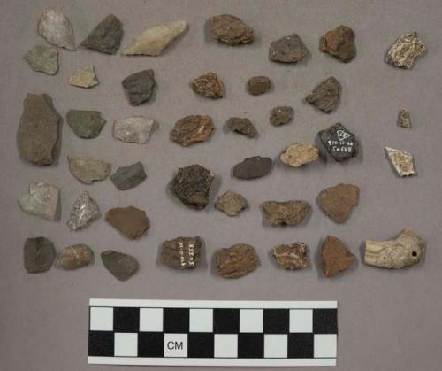 Quartz, chipping waste, pottery, pottery sherd