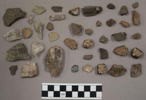 89 stone chips & pieces; 20 quartz pieces; 30 pieces unglazed pottery; 1 fragmen