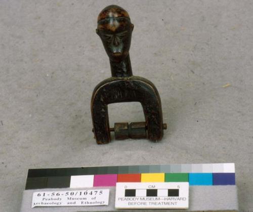 Sculptured head on heddle-pulley holder