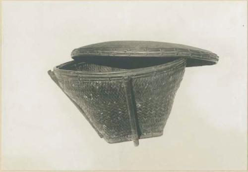 Basket with lid