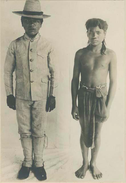 Igorot man in traditional clothing posed with Bontoc constabulary soldier