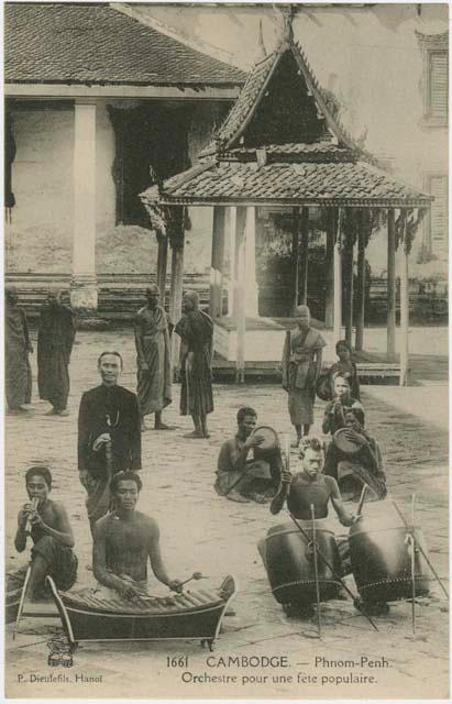 Band in front of pagoda