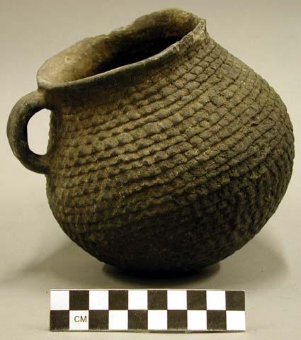 Small handled pot