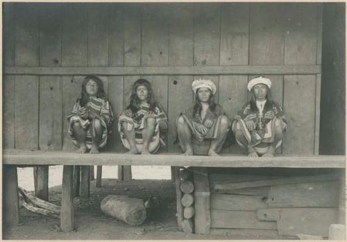 Gabi and Geenai, with their mother and their aunt