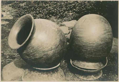Sun-dried pots that have been smoothed
