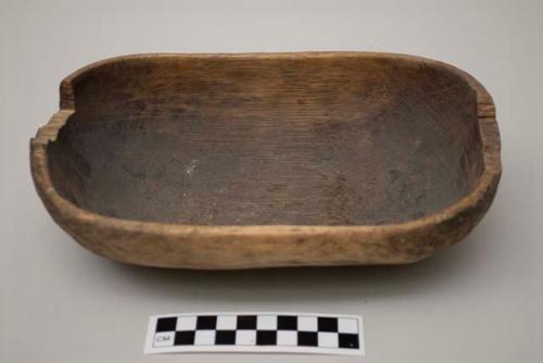 Cradle-shaped wooden bowl (10 1/4") ("imbehe")