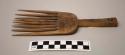 Wooden hair comb - incised decoration, 8 tines ("orusokus")