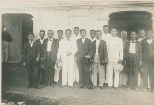 Municipal officials and upper-class citizens of San Fernando